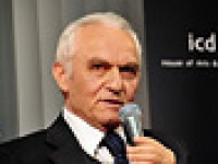 Yasar-Yakis_tn.jpg