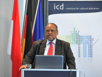 Makhenkesi_Arnold_Stofile.jpg